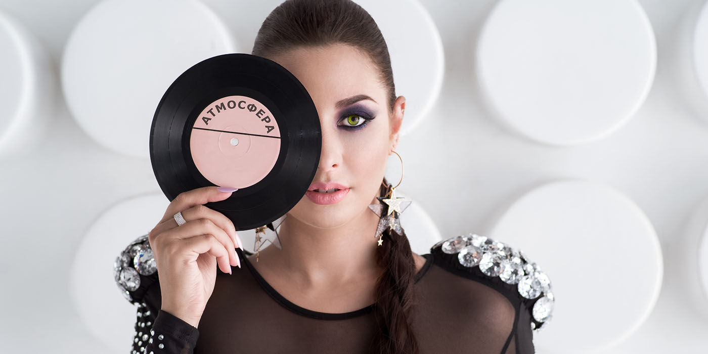 Певица Атмосфера